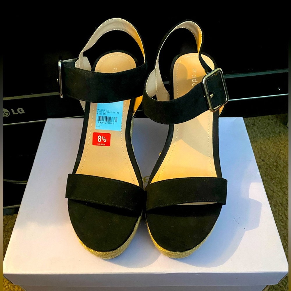 Madden Girl Size 8.5 Like New,Never been worn.Suede Black Chunk Heel shoes